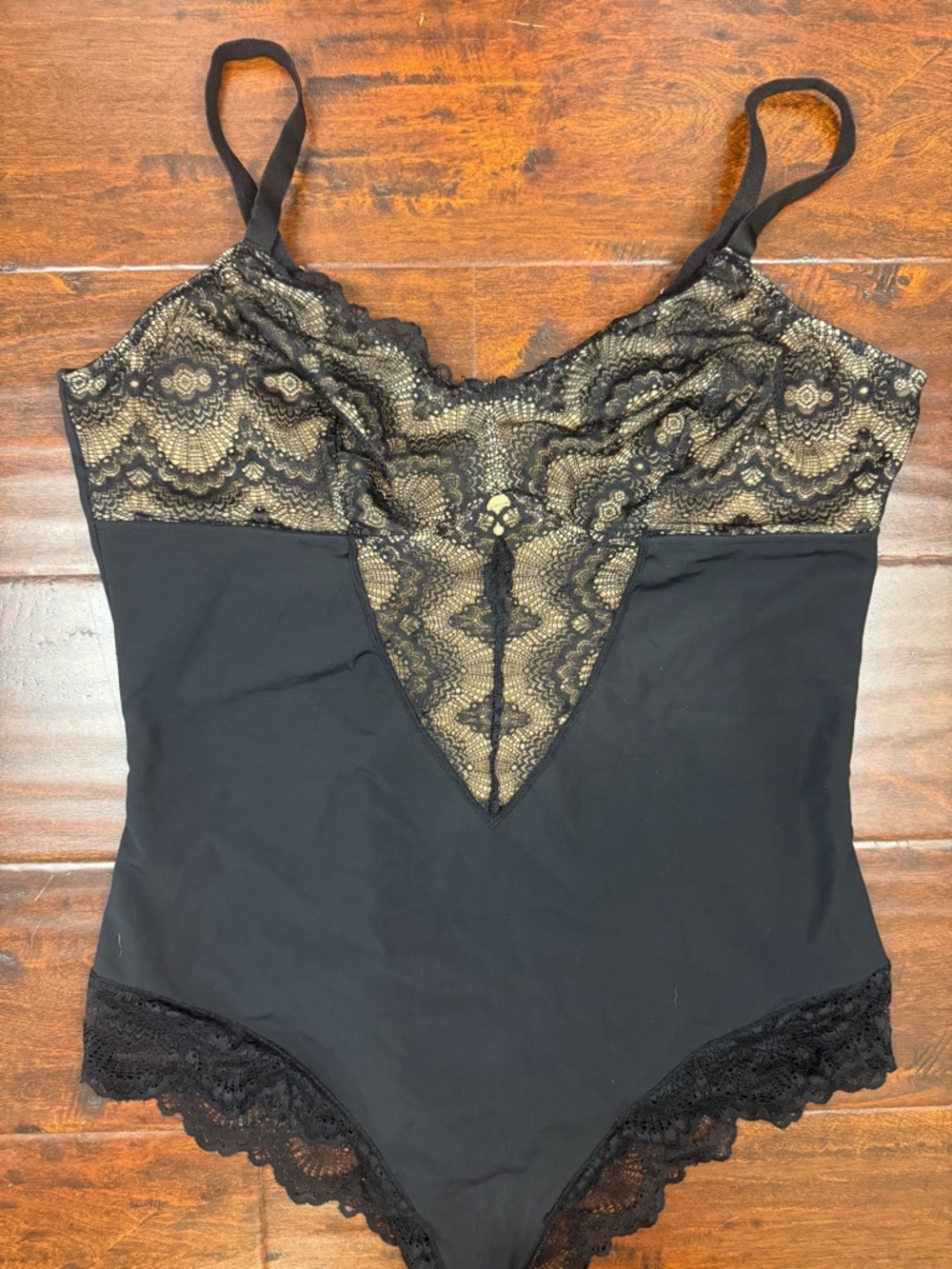 Pinsy Sculpting Lace Shapewear Bodysuit, 2X Long, Black, Light/Medium Tan Lining - Picture 5 of 10